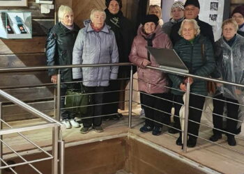 LPKTS Anykščių skyriaus nariai Minaičiuose prie bunkerio-muziejaus.