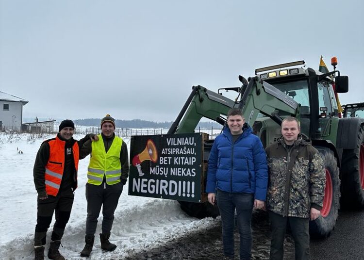 Is kairės: ūkininkai Justas Sunklodas, Valentinas Adamkevičius, Gediminas Kubaitis, Evaldas Gabrilavičius.