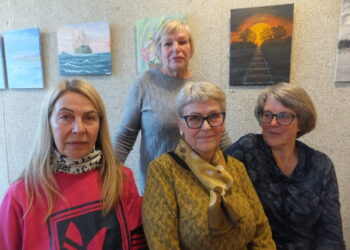 Trečiosios svėdasiškių menininkų parodos autorės. Iš kairės: Irena Šukienė, Aldona Saliamonienė, Danutė Žekonienė ir Laima Žvirblienė.