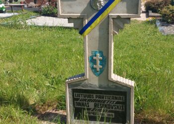 Ukrainiečio Ivano Resekovskio simbolinė kapavietė Troškūnų kapinių partizanų memoriale.