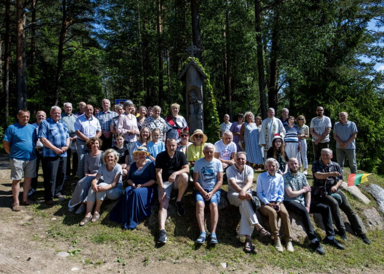 Butėnų kryžkelės Rūpintojėlį pašventinus.