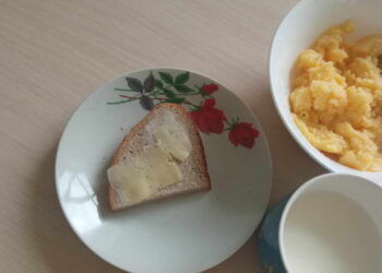 Štai tokiu maistu buvo maitinami Debeikių darželinukai.