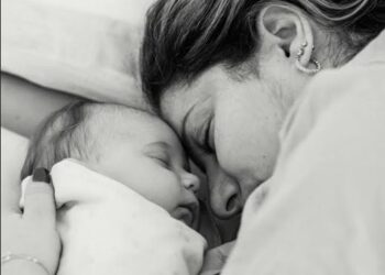 Iki 6 mėnesių rekomenduojama vaiką maitinti vien tik mamos pienu, o vėliau pradėti papildomą maitinimą tęsiant žindymą iki 2 metų ar ilgiau. Nuotr. pexels. com