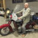 Antanas Čiukšys prie savo legendinio motociklo „JAWA“ šių metų vasarą.  Nuotr. Iš albumo