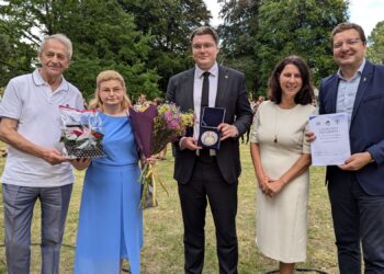 Nuotraukoje iš kairės: Vidas Mačiulis Danguolė Bunikienė Kęstutis Knizikevičius Astra Korsakienė ir Dainius Radzevičius.