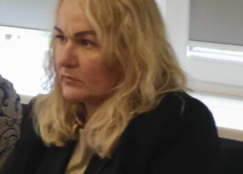 Anykščių rajono savivaldybės administracijos direktorės Jurgitos Banienės rekomendavimu, Antikorupcijos komisijos posėdis, kuriame nagrinėti galimi paramos skirstymo pažeidimai, vyko už uždarų durų ir žurnalistams buvo neprieinamas.