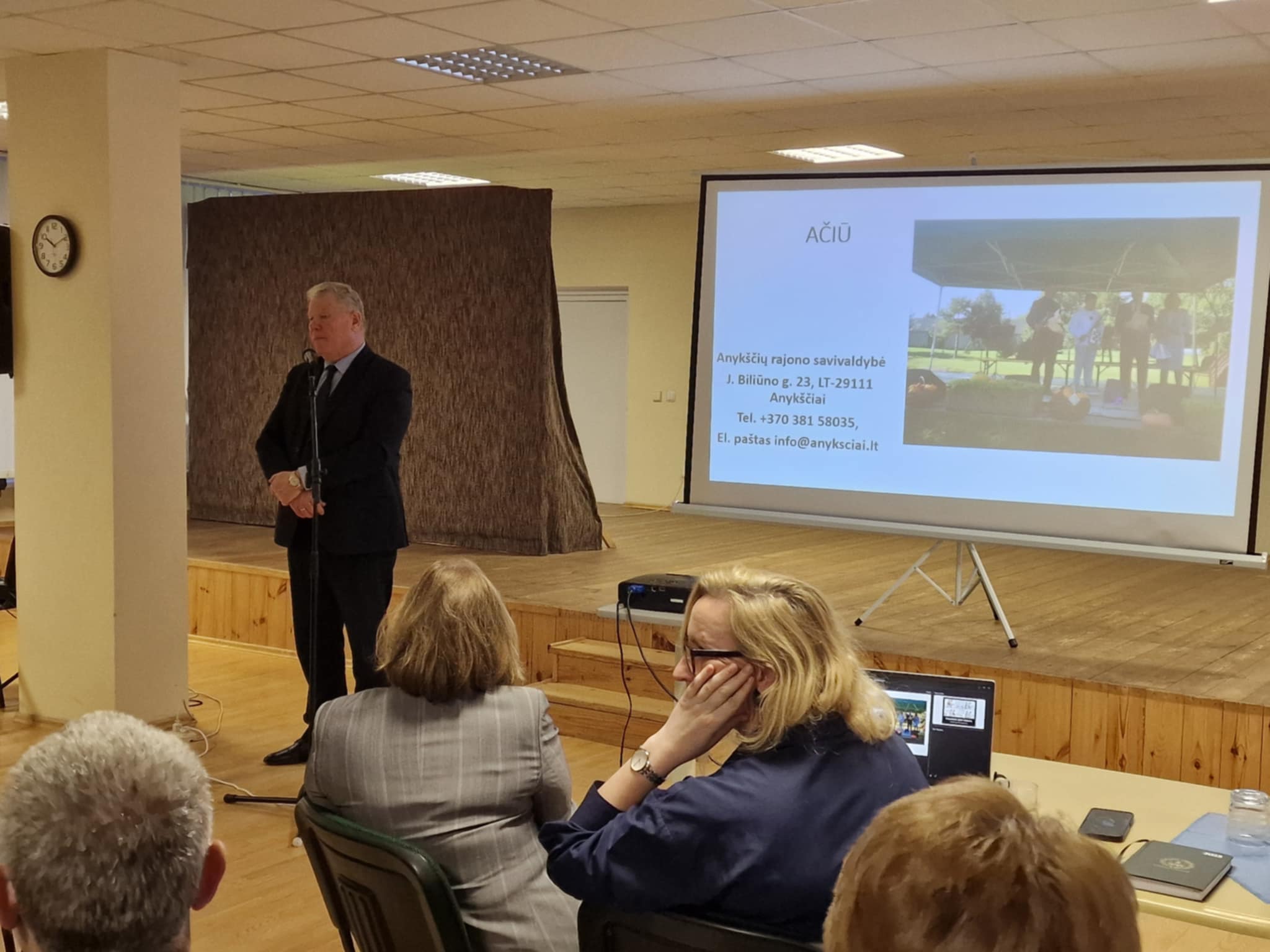 Anykščių rajono savivaldybės meras Kęstutis Tubis Viešintose surengė redakcijai teismą.