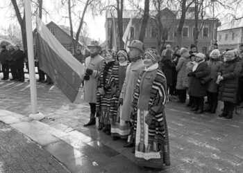 Pagrindinis valstybinių švenčių akcentas – Lietuvos Respublikos vėliavos pakėlimas.