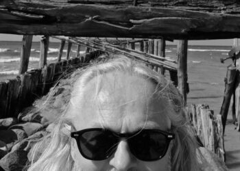 Architektas dizaineris, rajono savivaldybės Tarybos narys Kęstutis Indriūnas taip pat yra ir dailininkas, fotografas, surengęs ne vieną parodą tiek Anykščiuose, tiek ir visoje šalyje.
