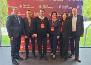 Anykštėnai delegatai LSDP suvažiavime. Iš kairės: Dainius Žiogelis, Egidijus Šileikis, Jurijus Nikitinas, Asta Palaimienė, Lina Pipirienė ir Juozas Juknius.  Nuotrauka iš feisbuko.
