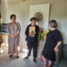 Dizainerė Jolanta Rimkutė (centre), keramikė Ramunė Pranckevičiūtė ir grafikė Loreta Uzdraitė liepos viduryje paminėjo profesionalaus meno Janydžių galerijos vienerių metų sukaktį.