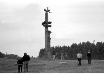 Karvelio kalnelyje buvusios skulptūros XX amžiaus aštuntajame dešimtmetyje.