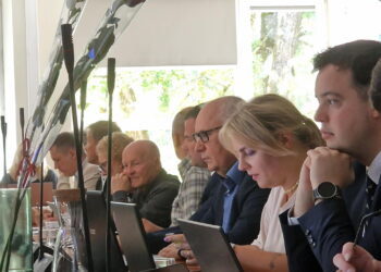 Anykščių rajono tarybos nariai, Tėvynės sąjungos-Lietuvos krikščionių demokratų atstovai (iš dešinės) Šarūnas Grigonis, Gabrielė Griauzdaitė-Patumsienė ir Vytautas Bernatavičius tikino, kad  bandymas riboti iš rajono biudžeto remiamų projektų viešinimą yra nepagrįstas.