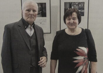 Jubiliejinės 75-ečio parodos „Veidai ir mintys“ atidarymas „Prospekto“ galerijoje. Knygos autorė Pranciška Regina Liubertaitė su Algimantu Žižiūnu.	            Ramūno Danisevičiaus nuotr.