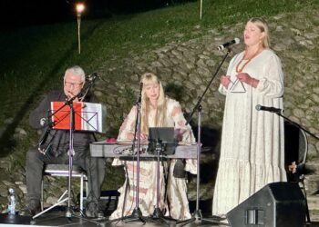 „LAV Trio“ – (iš dešinės) Loreta Sungailienė, Aistė Bružaitė ir Vytautas Pilibavičius Aukštaitijos širdį užpildė žemaitiškomis ir pamario dainomis bei muzika.