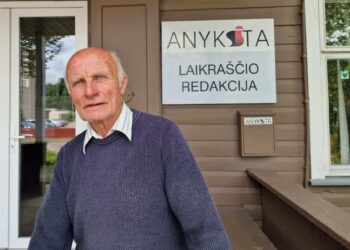 Jonas Junevičius daugiau nei pusę amžiaus fotografuoja  Anykščius ir anykštėnus. Vidmanto ŠMIGELSKO nuotr.