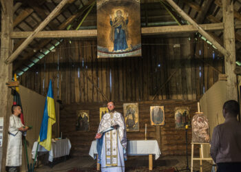 Šv. Mišios ukrainiečių kalba Arklio muziejaus klojime.