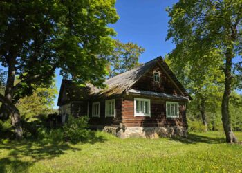 30–50 km atstumu nuo Utenos galima įsigyti išskirtinę sodybą gamtos apsuptyje.
