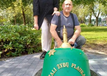 Anykščių Antano Baranausko aikštėje pastatyta nauja profesoriaus Romualdo Inčirausko skulptūrinė kompozicija „Žali žydų plaukai“.
Anykščių rajono savivaldybės nuotr.
