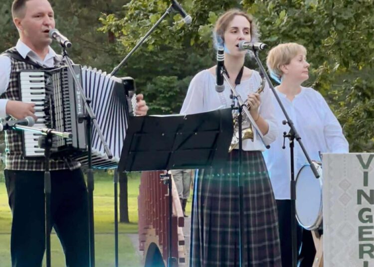 Robertas Raišelis meilę muzikai įskiepijo ir dukrai Urtei Raišelytei. Laimo FERGIZO nuotrauka