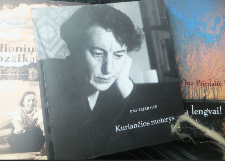 Pati reikšmingiausia Onos Pajedaitės knyga – albumas „Kuriančios moterys“.