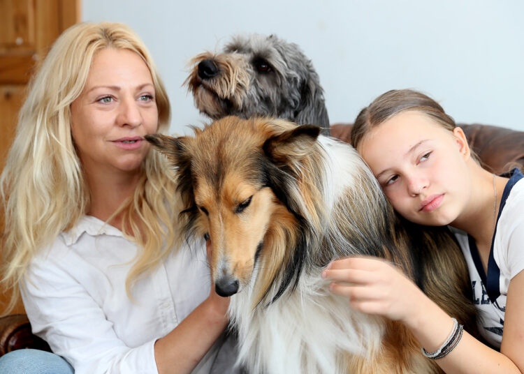 J.Skukauskaitė ir teatrą taip pat pamėgusi dukra Morta gyvenimo neįsivaizduoja be savo augintinių. A.Švelnos nuotr.