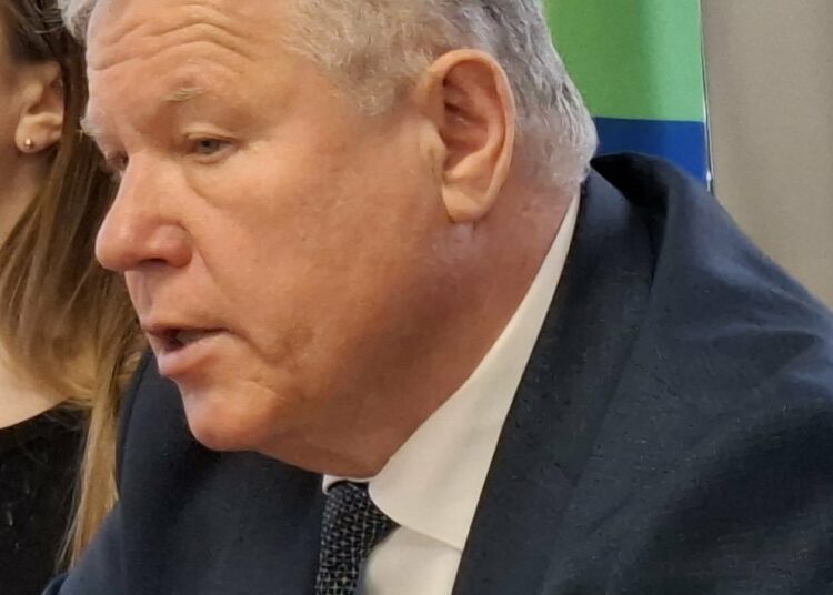 Anykščių rajono savivaldybės meras Kęstutis Tubis dėstė, kad Anykščių ligoninė traukiasi ir dėl to, kad pacientai ja nebepasitiki.