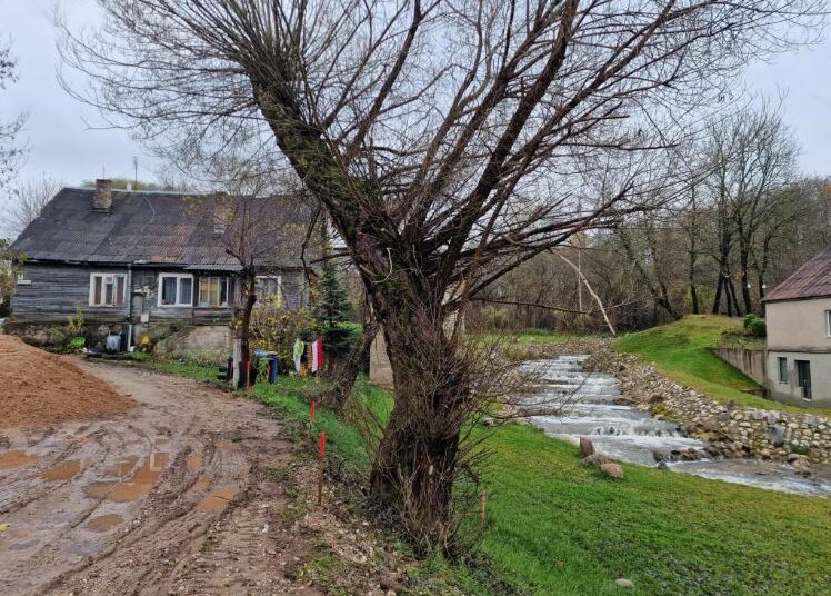 Sklypas vienoje gražiausių Anykščių vietų, prie Anykštos upės užtvankos, tapo nesibaigiančių teisinių ginčų objektu.
