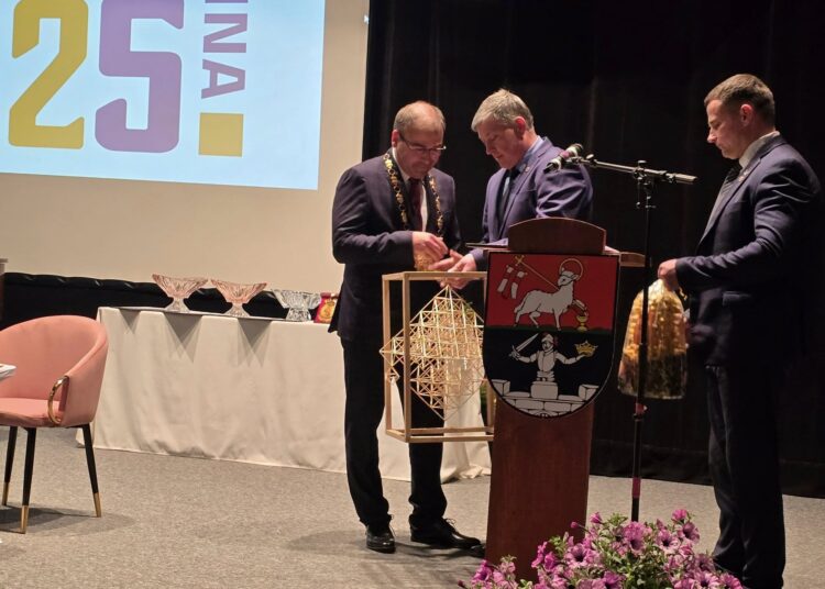 Slovakijos Krupinos miesto šventėje Anykščius atstovavo ne tik  Anykščių rajono vicemeras Dainius Žiogelis, bet ir Lietuvos valstiečių ir žaliųjų sąjungos atstovas Anykščių rajono taryboje Linas Pravilionis. Apie Tarybos narių komandiruotes į užsienį savivaldybė informacijos „Anykštai” nepateikė. Savivaldybės feisbuko nuotr.