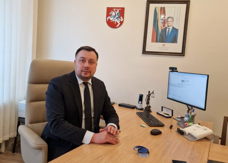 Utenos apylinkės teismo laikinasis vadovas, 41-erių metų anykštėnas Alvydas Žala, pretenduoja į nuolatines pirmininko pareigas. Atranka turėtų vykti kovo mėnesį, jame anykštėnas varžysis dar su dviem konkurentais.