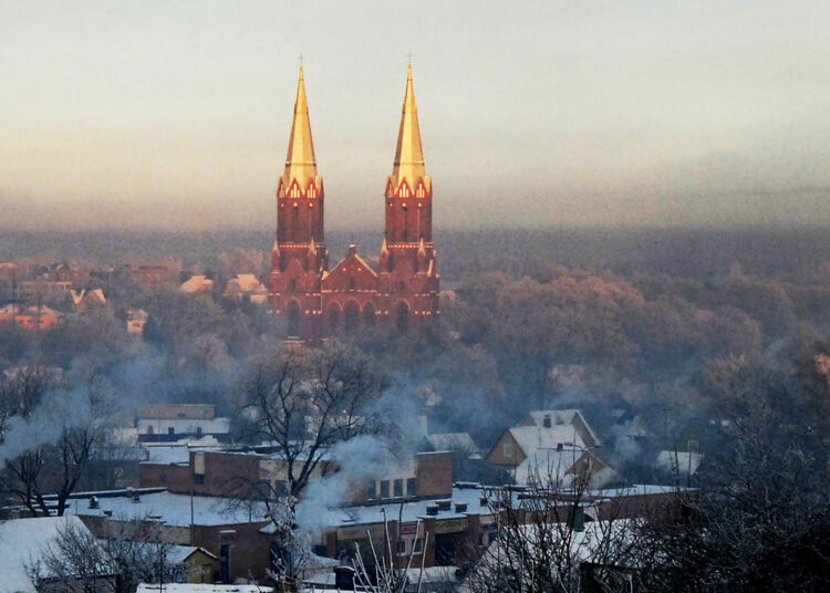 Žiemos šalčiai Anykščiuose sukėlė įvairių nepatogumų gyventojams ir įmonėms.
