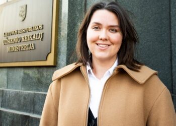 Anykštėnė Simona Stražinskaitė jau 3 metus yra diplomatė, dirbanti Užsienio reikalų ministerijos Sankcijų grupėje. Mergina sako, jog diplomatui svarbiausia – žinių siekimas.
Pijaus Balčiaus nuotr.