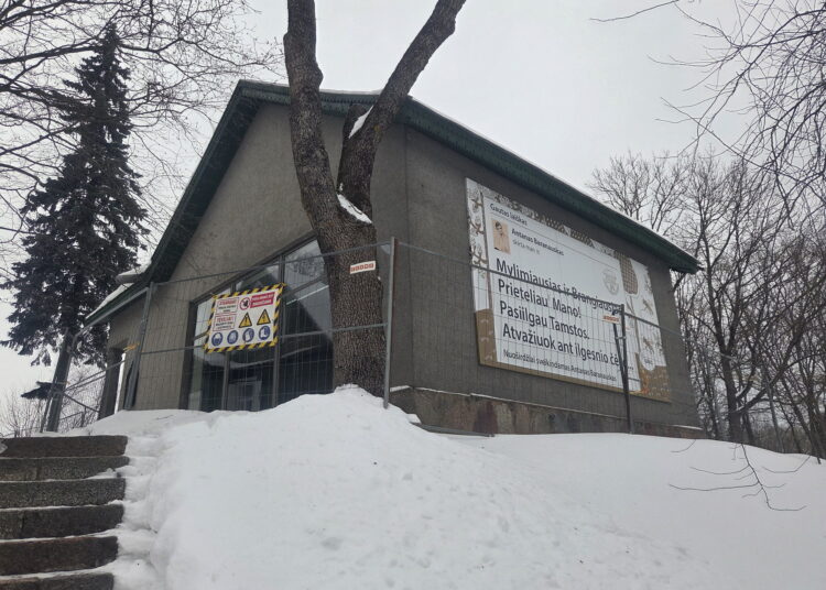 Pavasarį pirmojo memorialinio muziejaus Lietuvoje – poeto Antano Baranausko klėtelės gaubto stogas, langai ir durys turėtų būti atnaujinti.