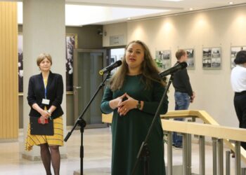 Per savo profesinę karjerą dirbusi ne tik bibliotekoje, bet ir vienerius metus ėjusi Anykščių rajono mero Sigučio Obelevičiaus patarėjos pareigas Vaida Jucienė teigia, kad darbas savivaldybėje aiškiau leido suprasti, kur ji nori būti.       Asmeninio albumo nuotr.