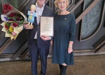 Algimantas Čaplinkas - „Metų geradarys“. Panevėžio pramonės, prekybos ir amatų rūmų nuotrauka.