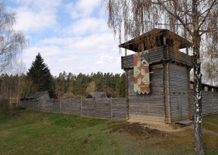 Anykščių Antano Baranausko ir Antano Vienuolio-Žukausko memorialinis muziejus žada plėsti Šeimyniškelių piliakalnio komplekso edukacines veiklas.              Ryčio KULBOKO nuotr.