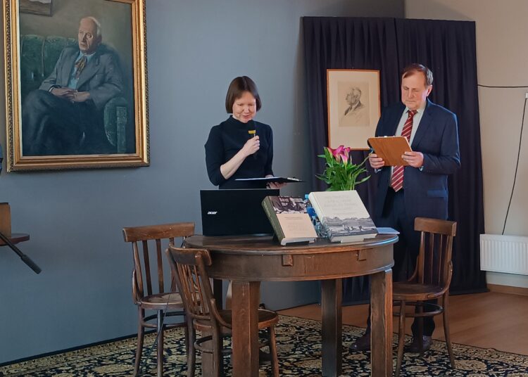 Anykščių A. Baranausko ir A. Vienuolio-Žukausko memorialinio muziejaus muziejininko Antano Verbicko ir Vilniaus universiteto bibliotekos Rankraščių skyriaus vadovės dr. Ingos Liepaitės sudarytoje knygoje „Antanas Vienuolis ir amžininkai: laiškų dialogai“ sudėta per 700 laiškų.