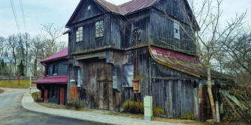 Vienas iš Skiemonių esminių objektų – buvęs malūnas. Prieš gerą dešimtmetį jį nusipirko Lietuvos nacionalinio dramos teatro generalinis direktorius Martynas Budraitis.