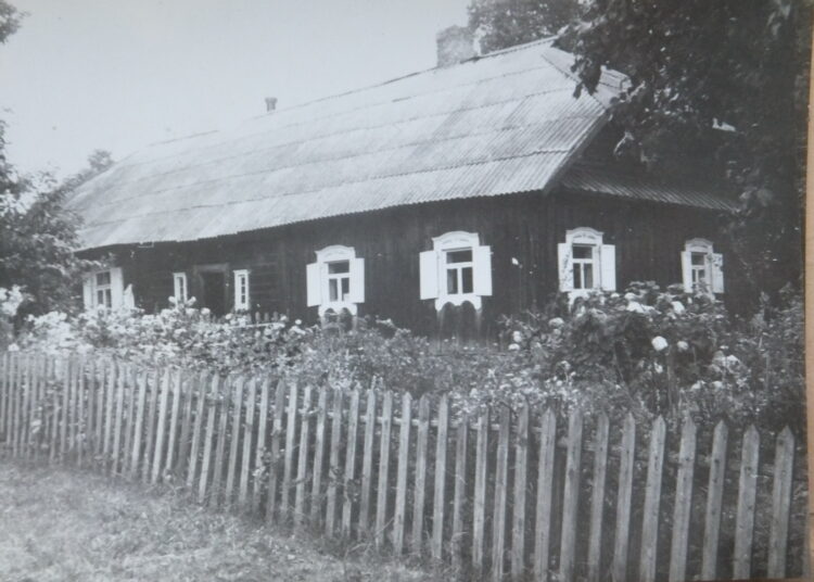Etnografinėje Butėnų sodyboje, Gečionyse dabar šeimininkauja dr. Domo Butėno sūnus.