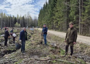 Balandžio 25 dieną vykusiame miškasodyje Troškūnų girininkijoje dalyvavo ir Anykščių rajono policijos komisariato kolektyvas.    	  Utenos apskrities vyriausiojo policijos komisariato nuotr.