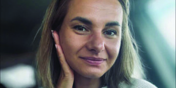 „Mes, mamos, ištveriam viską... Verkiu, šaukiu, keliu klausimus, kaltinu save, bet vėliau nusivalau ašaras, iškeliu galvą ir kartu su Arijum einam toliau...“ – sako Inga Belovienė.
