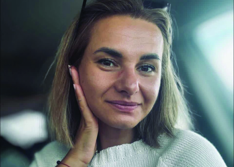 „Mes, mamos, ištveriam viską... Verkiu, šaukiu, keliu klausimus, kaltinu save, bet vėliau nusivalau ašaras, iškeliu galvą ir kartu su Arijum einam toliau...“ – sako Inga Belovienė.
