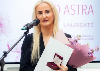 Kavarsko pagrindinės mokyklos-daugiafunkcio centro bibliotekininkė Eglė Djačenko sakė, kad „Ad astra“ apdovanojimas – paskata dirbti dar aktyviau.     
Panevėžio apskrities Gabrielės Petkevičaitės-Bitės viešosios bibliotekos nuotr.