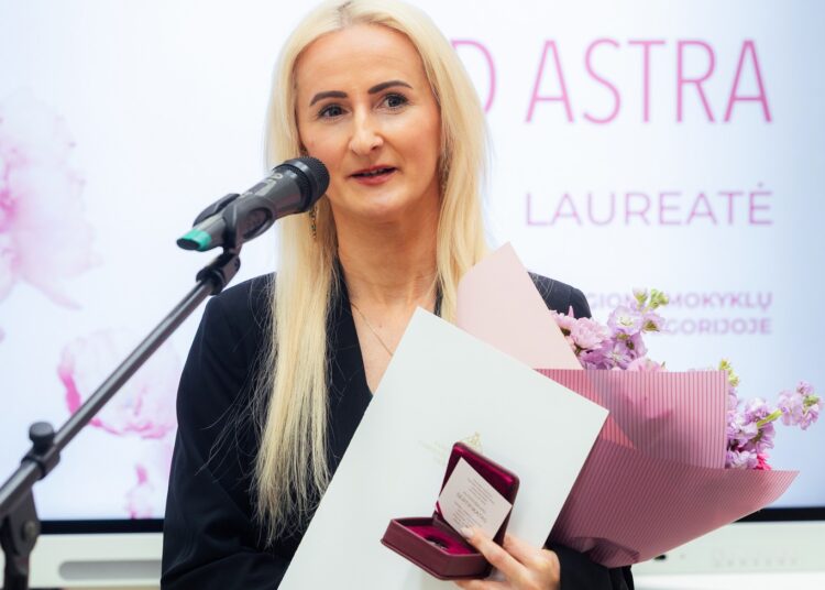 Kavarsko pagrindinės mokyklos-daugiafunkcio centro bibliotekininkė Eglė Djačenko sakė, kad „Ad astra“ apdovanojimas – paskata dirbti dar aktyviau.
Panevėžio apskrities Gabrielės Petkevičaitės-Bitės viešosios bibliotekos nuotr.