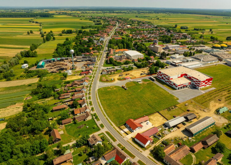 „Sumaniųjų kaimų“ priemonė – tai investicija ne tik į infrastruktūrą ir paslaugas, bet ir į žmones – jų gebėjimą bendradarbiauti, kurti, kartu spręsti problemas.    Nuotrauka iš pexels.com
