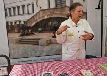 Lietuvos nacionalinės kultūros ir meno premijos laureatė Eglė Rakauskaitė buvusioje Troškūnų parduotuvėje surengė savo darbų parodą „Troškūnų pokeris 26“.