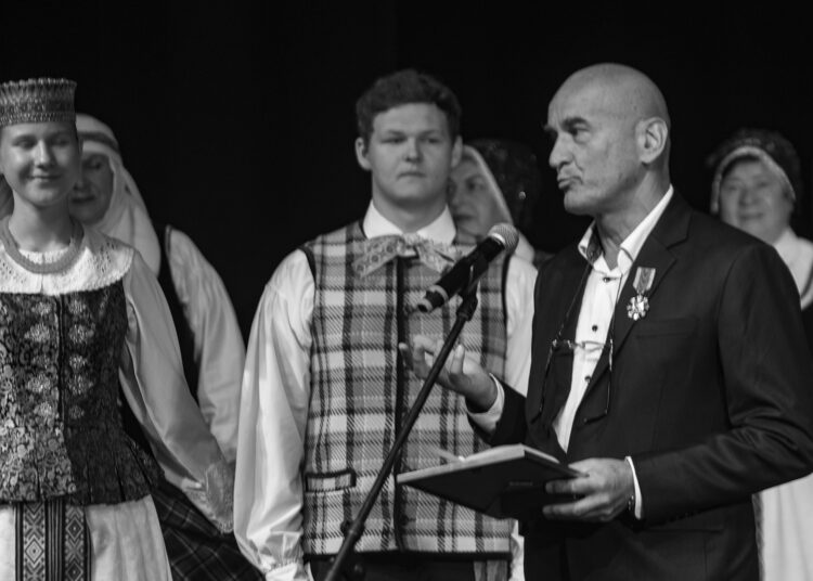 Anykščių rajono garbės pilietis, buvęs Troškūnų klebonas, kanauninkas Saulius Filipavičius kunigu įšventintas prieš 40 metų. Didžiąją tarnystės, o ir apskritai viso savo gyvenimo dalį jis atidavė Troškūnams.  							     Jono Junevičiaus nuotr.