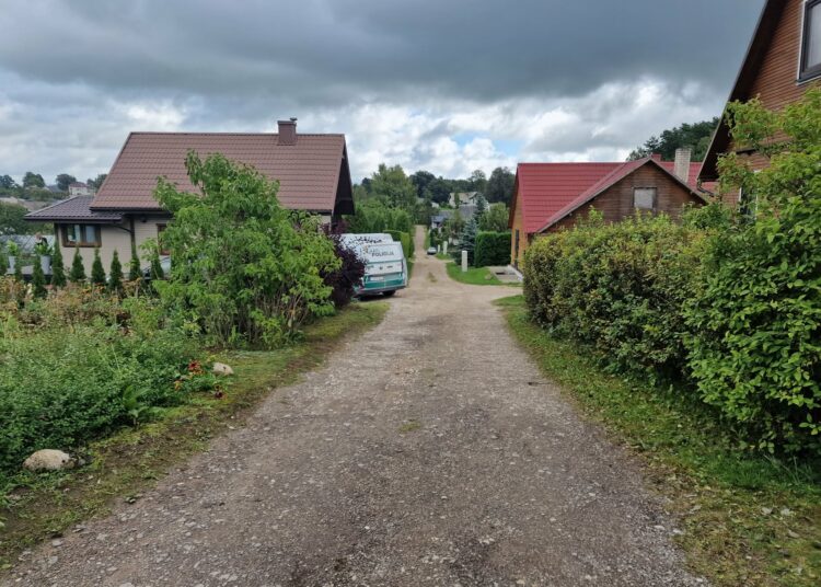 Kirviu ginkluotas vyras siautėjo  vadinuose MSV soduose.