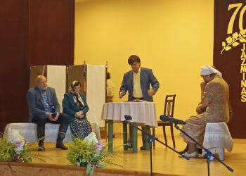 Traupio mėgėjų teatras „Jazminas“, švęsdamas savo veiklos jubiliejų, parodė patį pirmą prieš septyniasdešimt metų parodytą spektaklį pagal Antano Vienuolio-Žukausko dramą „Prieblandoje“.