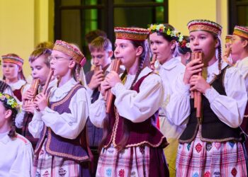 Skudutininku ansambliu ir ragu puteju festivalis „Dudutis“. Rengeju nuotr.